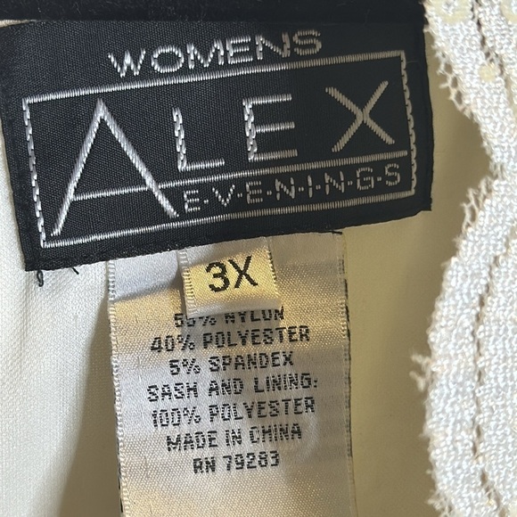 Alex evenings, ivory lace, formal faux wrap plus size top 3X NWT - Picture 6 of 13